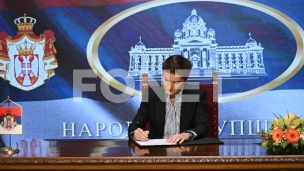 Miran i dostojanstven skup